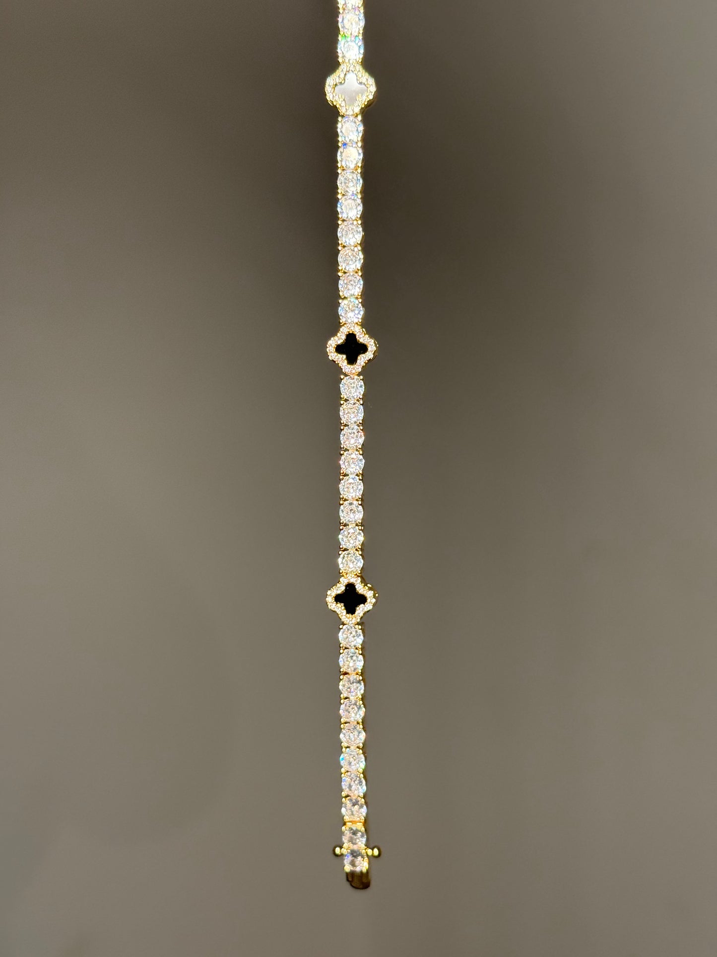 CLASSIC BLACK CLOVER TENNIS BRACELET - GOLD