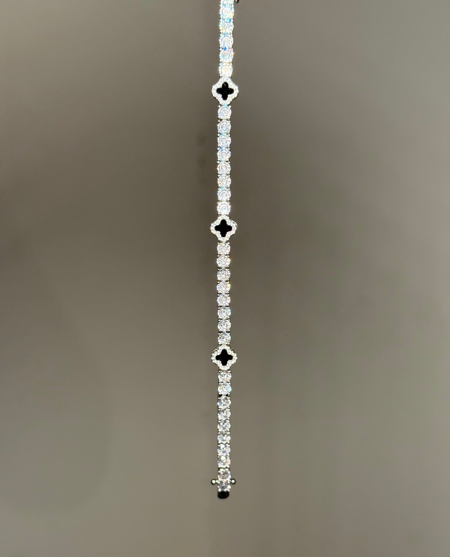 CLASSIC BLACK CLOVER TENNIS BRACELET - SILVER